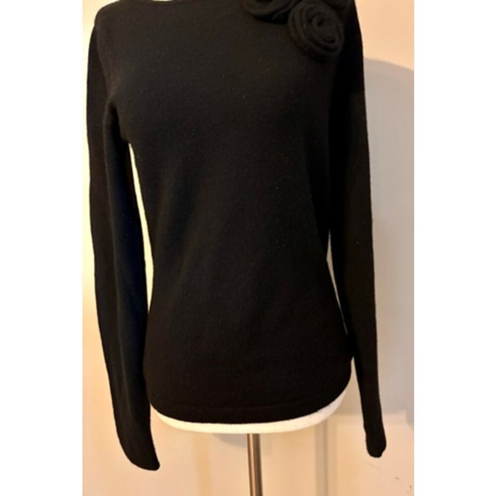 Barneys New York Cashmere Sweater Womens M Black 3D Rose Rosette 100% Cashmere - Picture 3 of 10